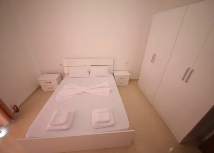 Andrea Bashuri Ξενοδοχείο *