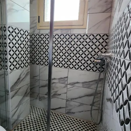 Andrea Bashuri فندق *