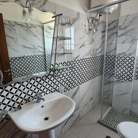 Andrea Bashuri Hotell