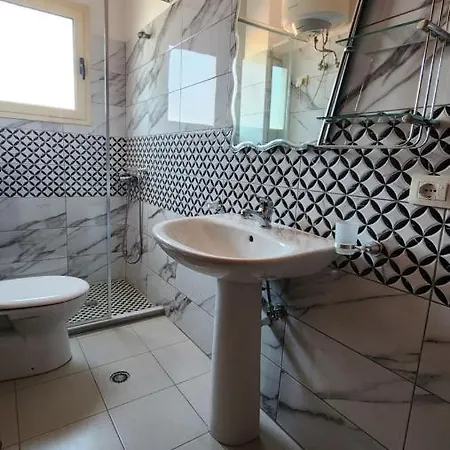 Hotell Andrea Bashuri Divjake
