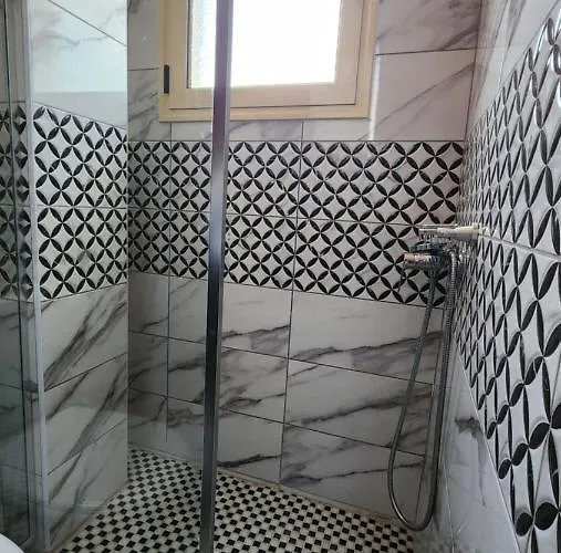 Andrea Bashuri Hotel *