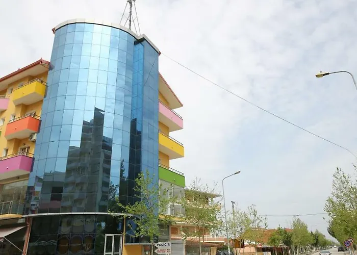 Andrea Bashuri Otel Divjake