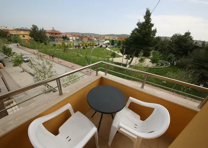 Andrea Bashuri Divjake